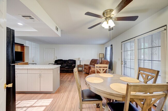 Building Photo - Move-In Ready Condo Near Summerlin!