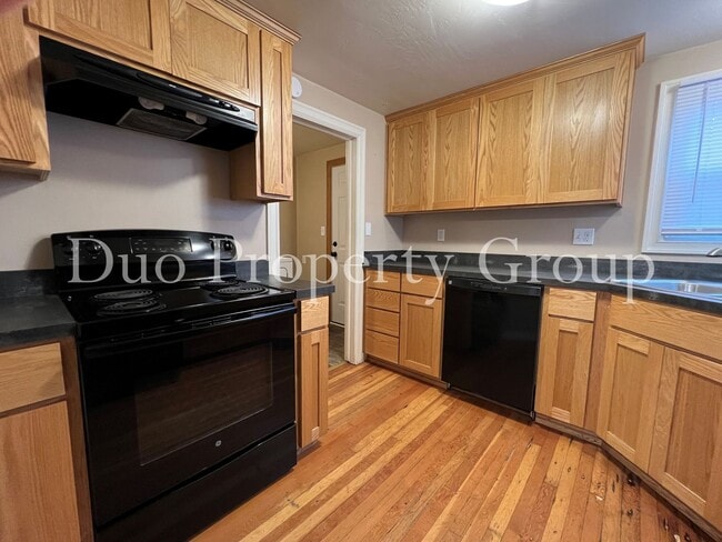 Building Photo - 13th &amp; Chambers