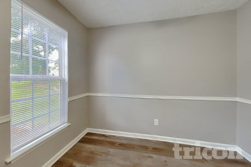 Building Photo - 1829 Elkpark Dr