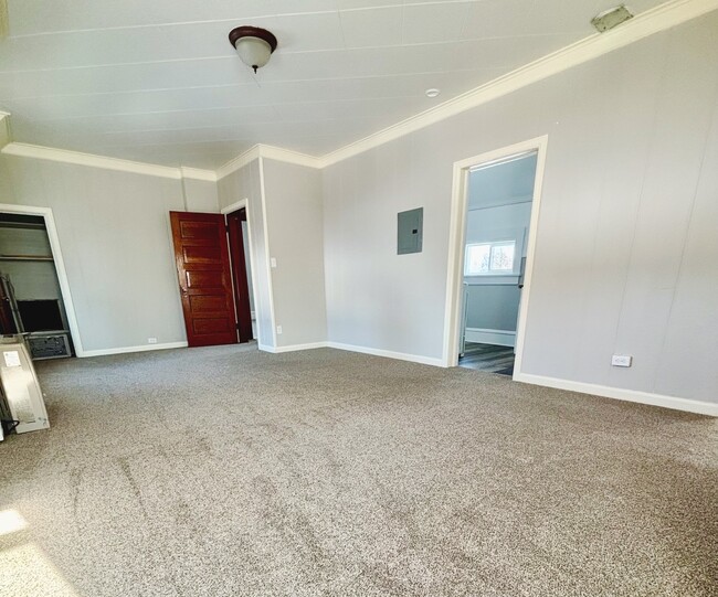 Building Photo - Duplex