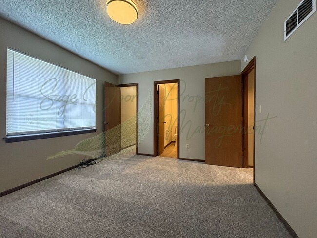 Building Photo - SPACIOUS LAYOUT