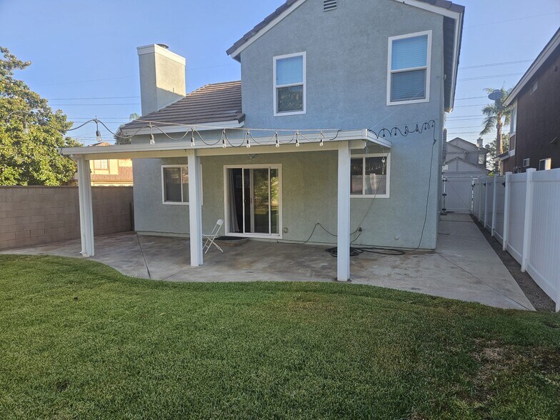 Building Photo - 16325 Applegate Dr