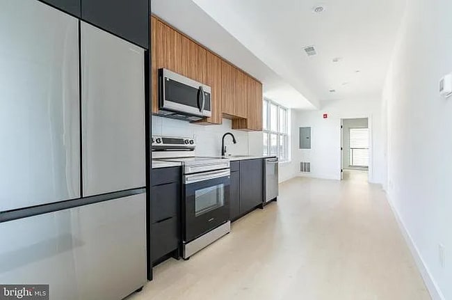 Building Photo - 1649 N 6th St