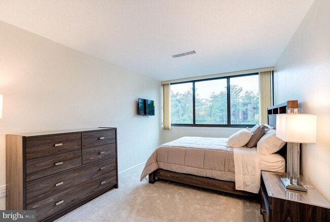 Building Photo - 8 S Van Dorn St