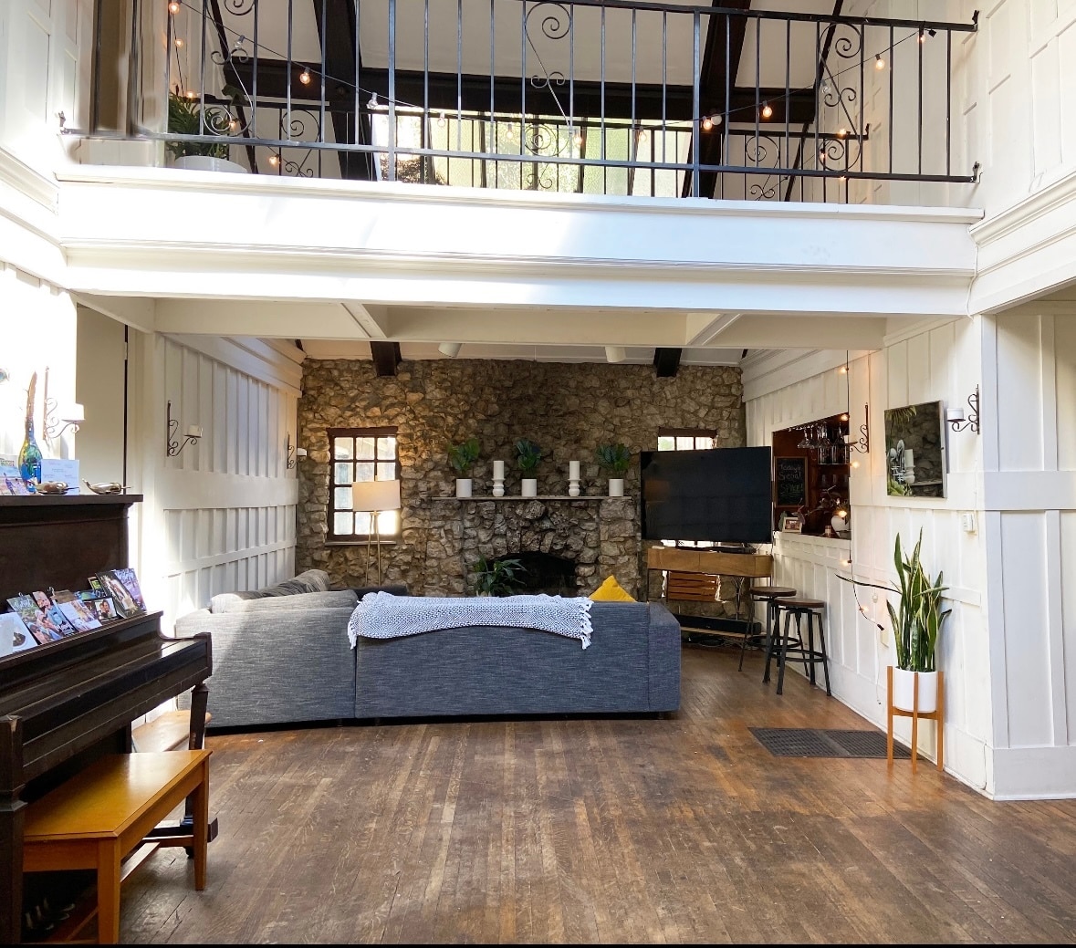 Building Photo - 8337 Lookout Mountain Ave