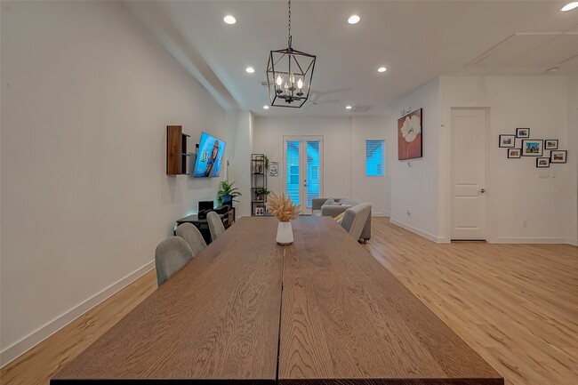 Building Photo - 8911 Knoll Villas St