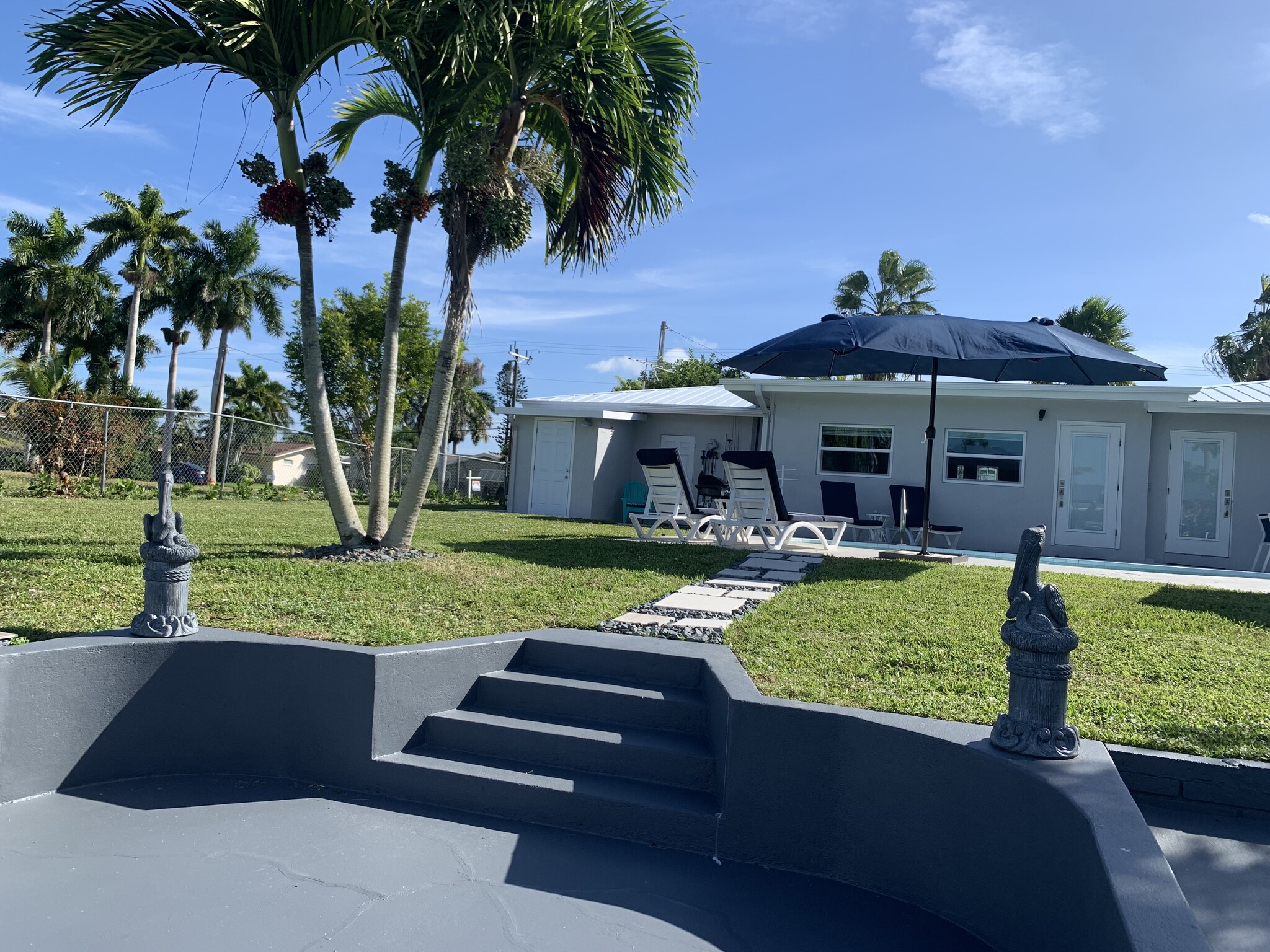 Building Photo - 5330 Bayshore Ave