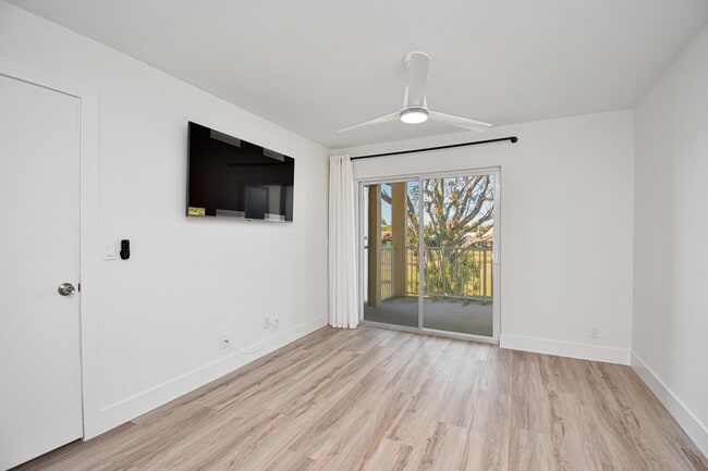 Building Photo - 6292 La Costa Dr