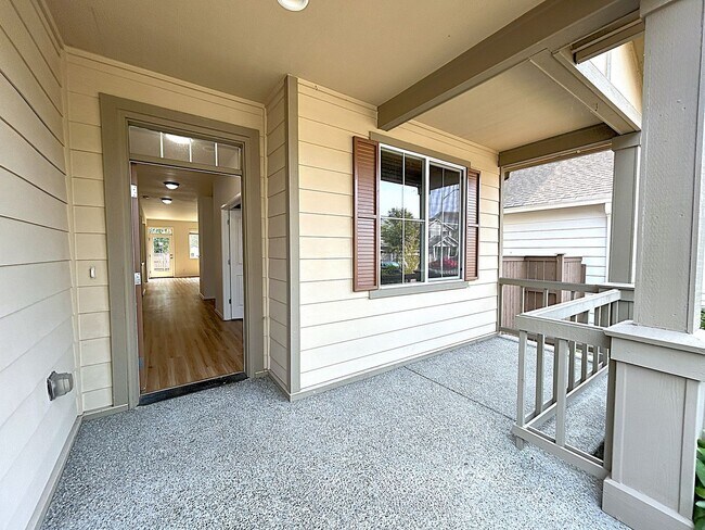 Building Photo - Beautifully appointed 4-Bedroom 2-bathroom...