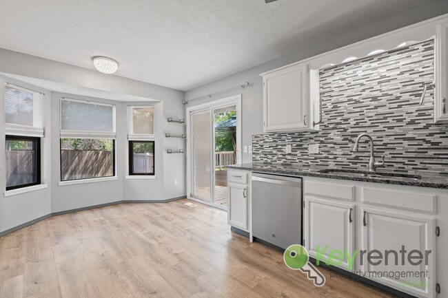 Building Photo - 3 Bedroom | 3 Bathroom - Ready to Entertai...