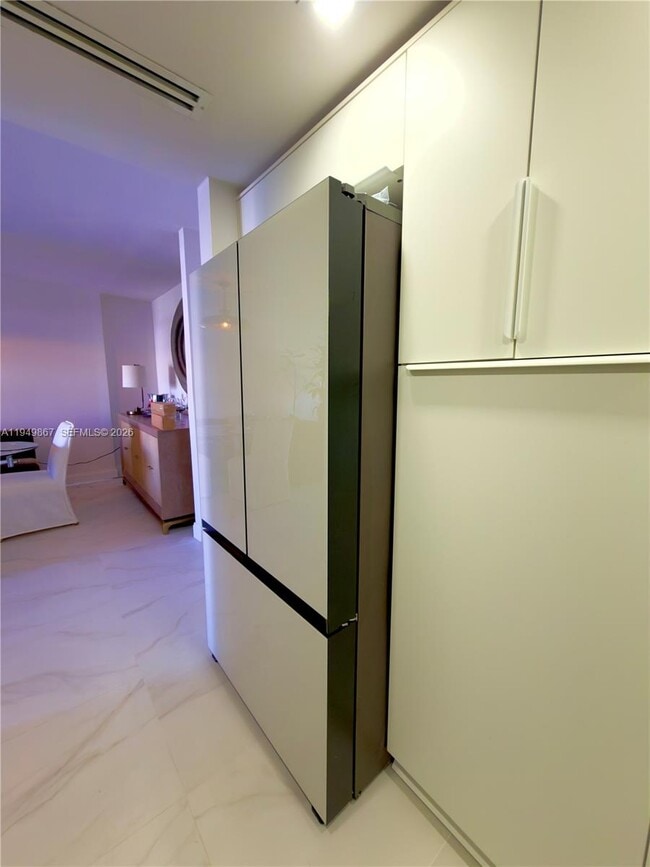 Building Photo - 400 Kings Point Dr