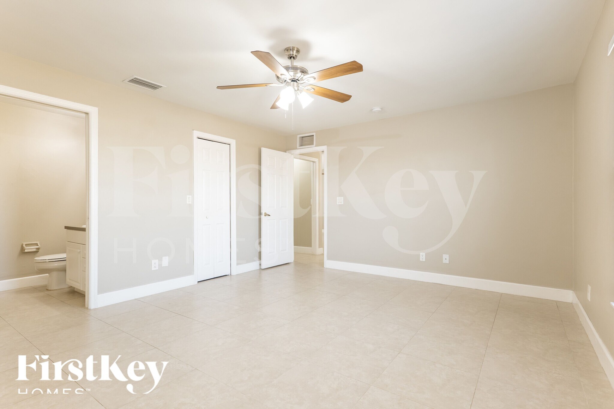 Building Photo - 2031 NE 9th Pl