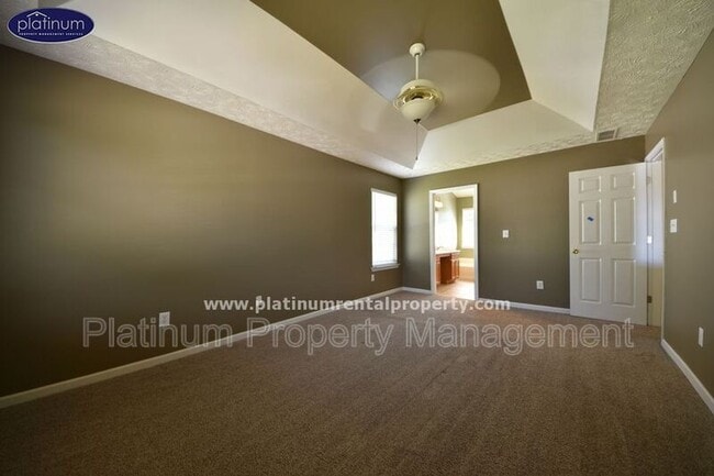 Building Photo - 1325 Holleybrooke Dr