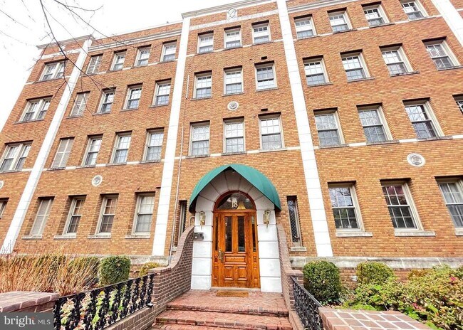 Building Photo - 18 9th St NE