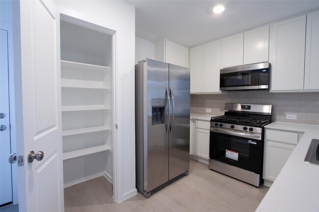 Building Photo - 1551 Sunset Ridge Dr