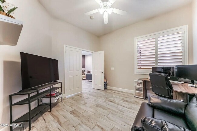 Building Photo - 1221 E Kramer Cir