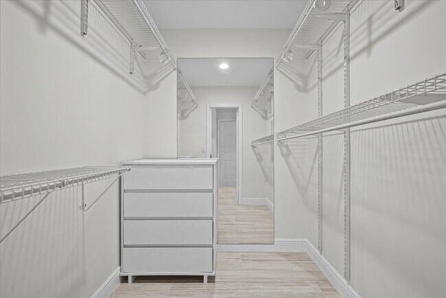 Building Photo - 12831 Shore Dr