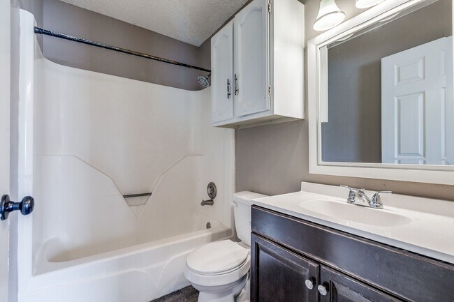 Building Photo - 3-BEDROOM HOME IN PIPERS MEADOW