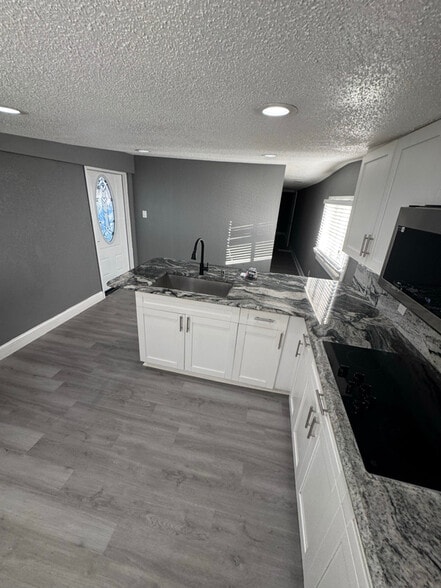 Building Photo - 8811 Poe Dr