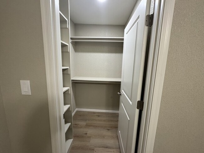 Building Photo - Brand New Unit in La Crescenta