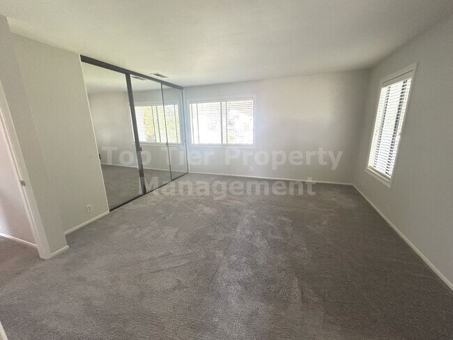 Building Photo - ***Charming 3 bed / 2.5 bath / 1,501 sqft ...
