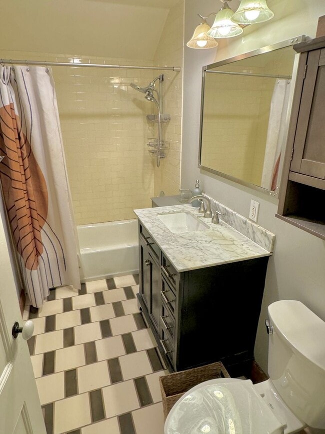Building Photo - Beautifully renovated 1892 Buckman Bungalow with Hardwoods, Fenced Yard, A/C