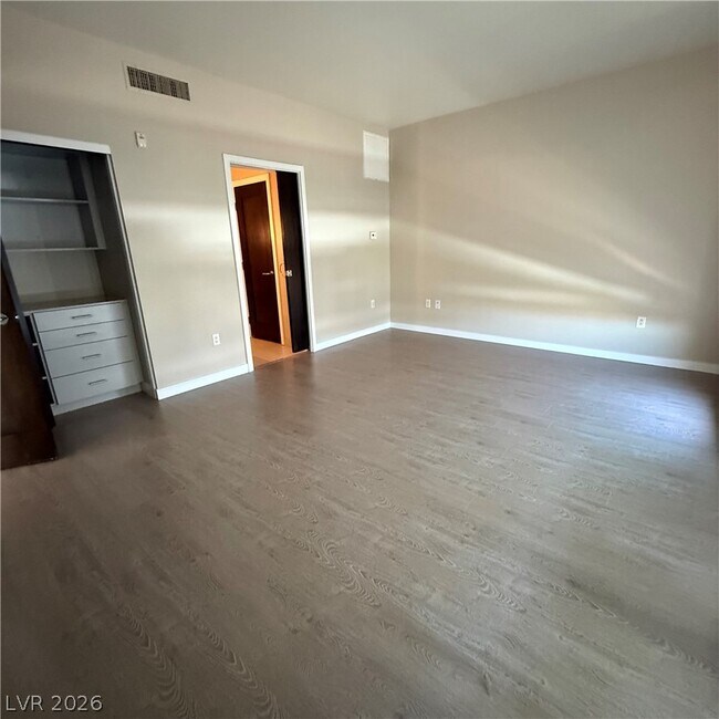 Building Photo - 8925 W Flamingo Rd