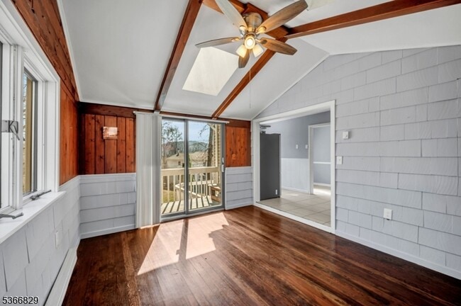 Building Photo - 4 Rosewood Ln