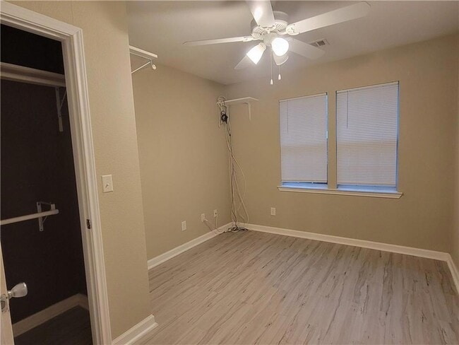 Building Photo - 609 Cottonwood St