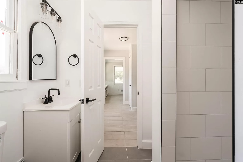 Building Photo - 9 Candlewood Ln