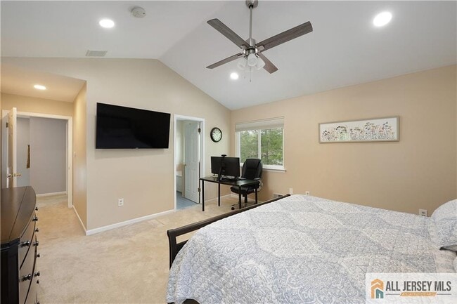 Building Photo - 160 Buttonwood Dr