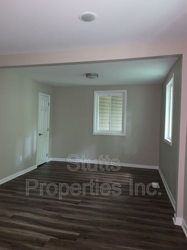 Building Photo - 65 Little Woods Rd