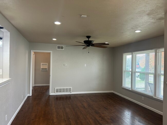 Building Photo - 3504 Jane Ln