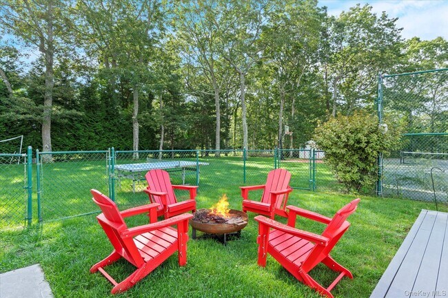 Building Photo - 5 Lakewood Ln