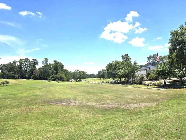 Building Photo - 560 Brandon Rd