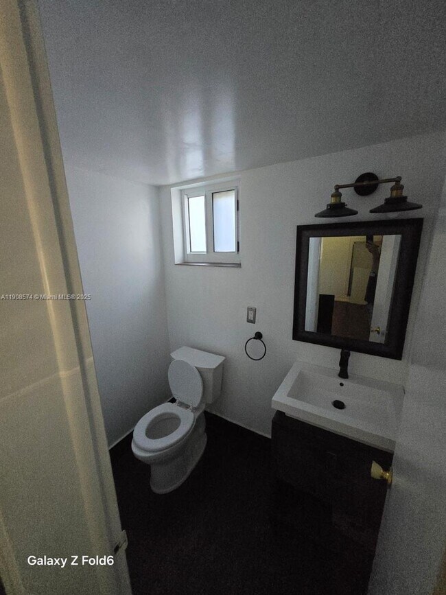 Building Photo - 1715 Wiley St