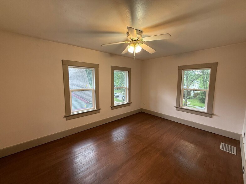 Building Photo - 403 Englewood Ct