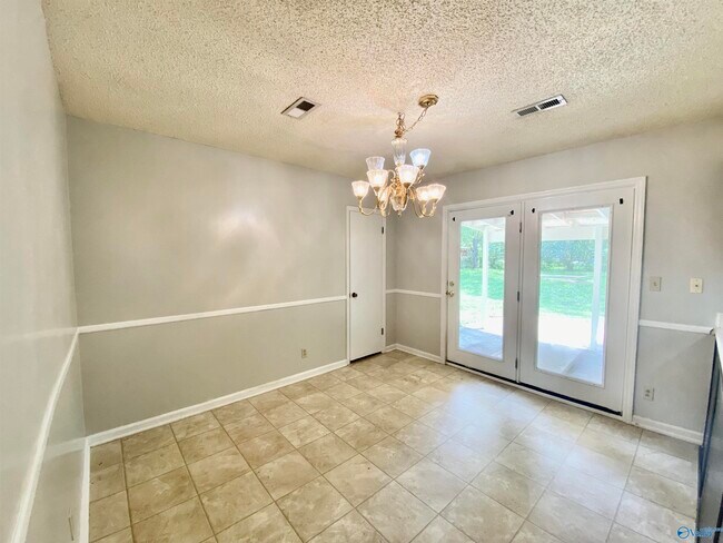 Building Photo - 14003 SW Wyandotte Dr