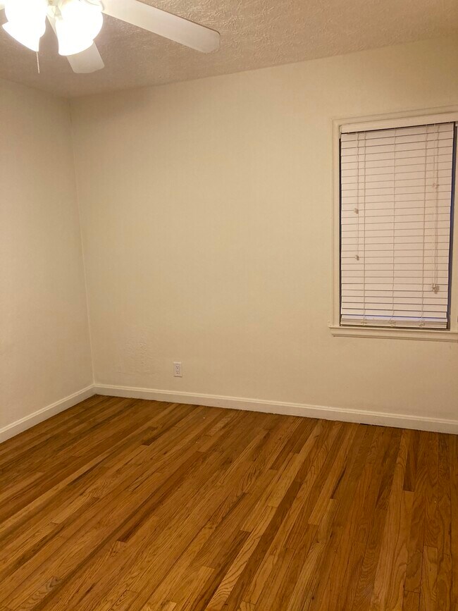 Building Photo - 585 Brittain Rd