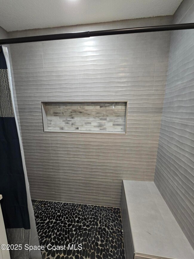 Building Photo - 2417 Colonial Dr