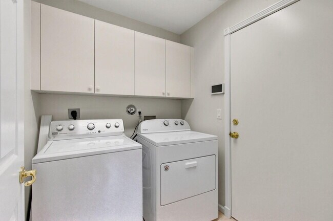 Building Photo - 9895 Tallyrand Dr
