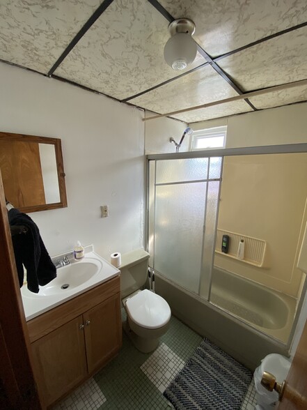 bathroom - 16 Melba Pl