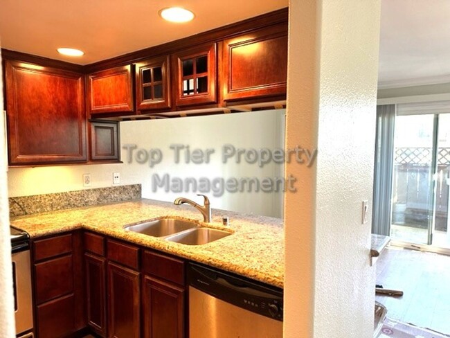 Building Photo - **Remodeled 2 bed / 2 bath Condo in Privat...