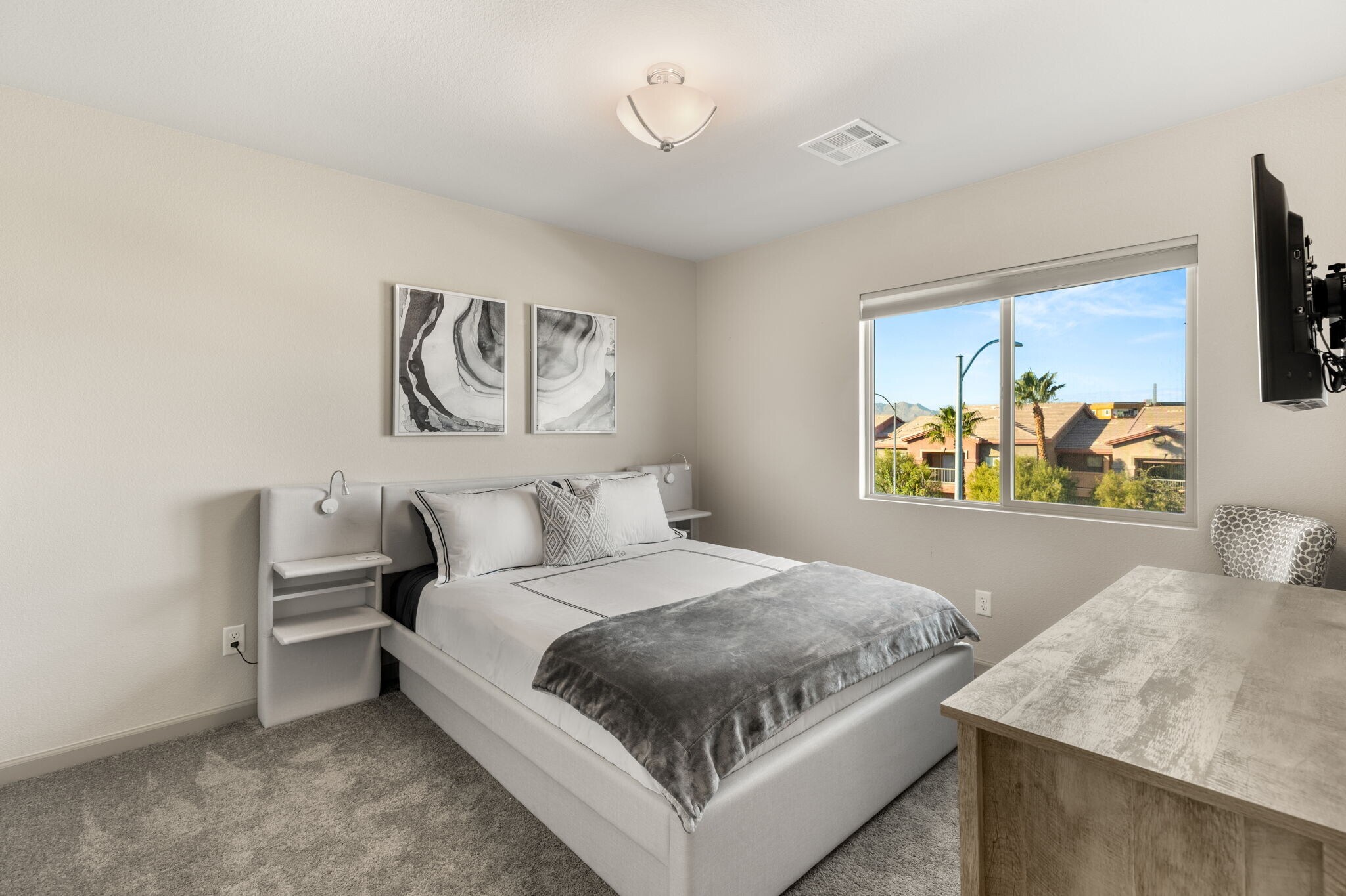 Building Photo - 8044 Carpenter Creek Ave