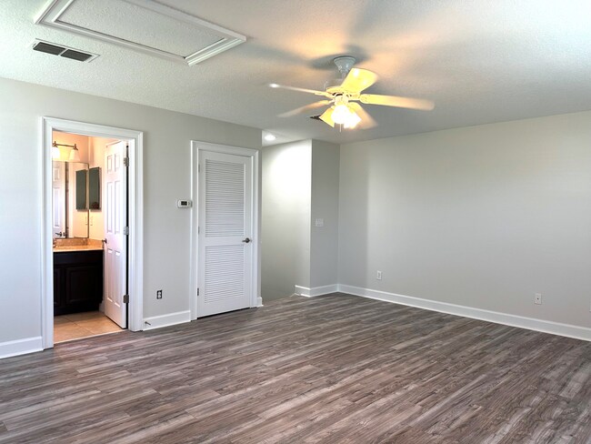 Building Photo - 95013 Poplar Way
