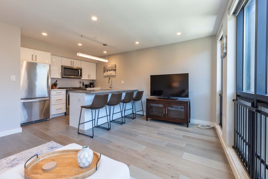 Building Photo - 240 Freedom Trl