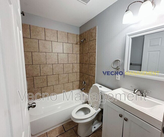 Building Photo - 302 Cooper St