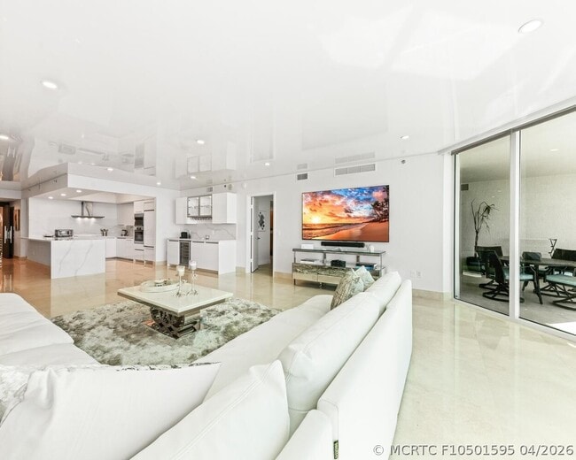 Building Photo - 101 S Fort Lauderdale Beach Blvd