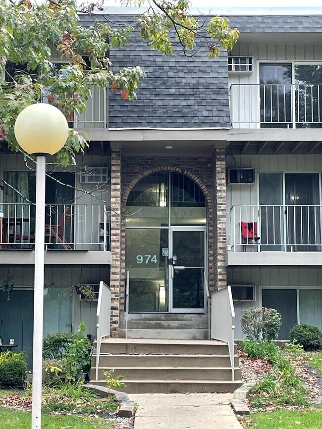 Primary Photo - 866 Crimson Ct