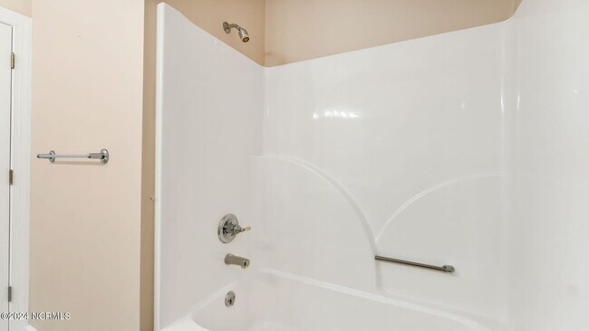 Building Photo - 11 Whisper Lake Dr